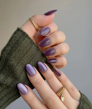 Purple Cat-Eye press-on nails in short oval shape — Dusty Purple cat eye