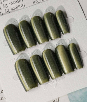 Alga press-on nails in medium square shape — Deep Dark Green, Cat Eye Glossy Effect.