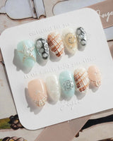 Coastline Edit close-up of glossy ocean nails with shells, pearls, and starfish