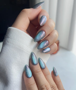 Spinning Aurora handmade press-on nails featuring Gradient Duo-chrome Cat-eye with Blue-Green and Pink-Purple Shift