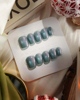 Spinning Aurora nails in extra short coffin — Gradient Duo-chrome Cat-eye with