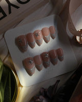 Spotlight Muse nails in short stiletto — Soft Nude Pink, Silver