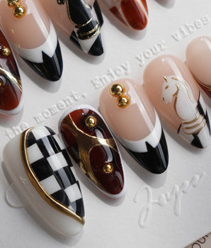 THE GAMBIT press-on nails — Caramel Black & White,