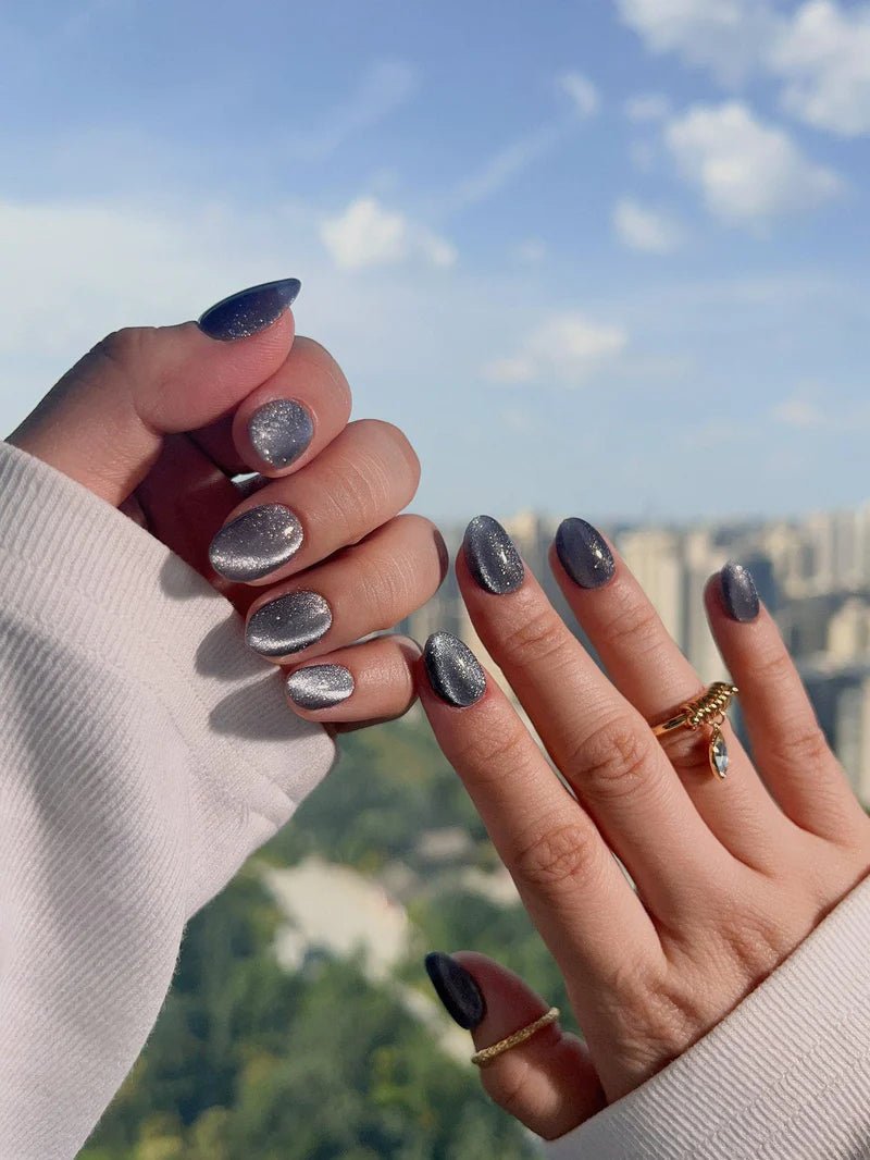 https://www.joyeenails.com/cdn/shop/articles/15_Gray_Nails_with_Design_Ideas_for_2024-713808.webp?v=1727343856&utm_source=chatgpt.com