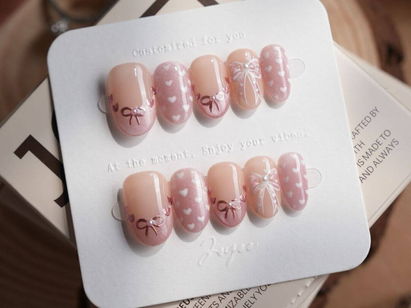 Oval shaped short press-on nails from Joyee Nails showing elegant everyday nail designs