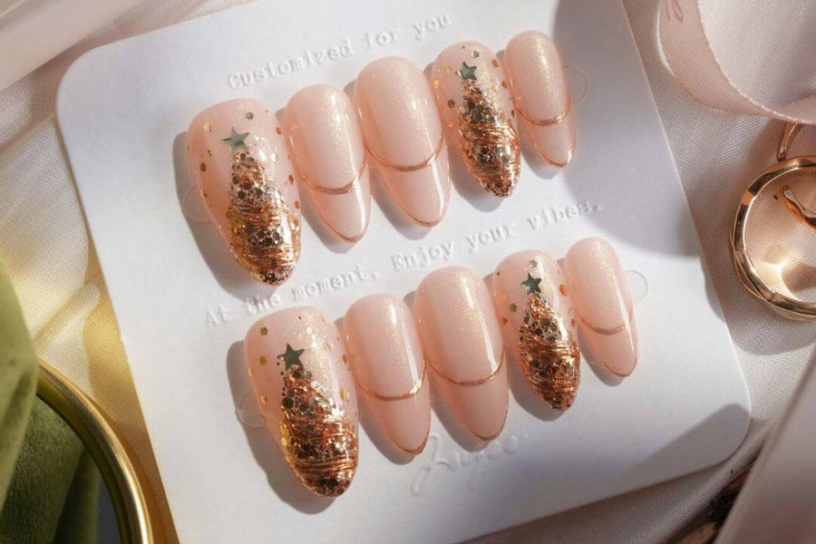 Uñas postizas cortas que muestran soluciones fáciles y elegantes para el cuidado de uñas en casa de Joyee Nails