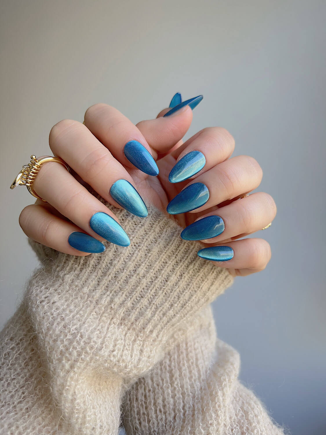 Blue-Sky-Cat-eye-nails-Elsa-Short-Almond-Press-on-nails