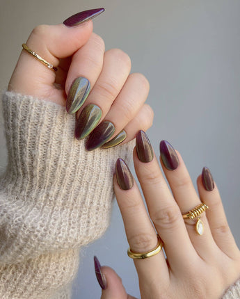 Brown Acrylic Cat-eye nail art close-up showing Berry Mauve cat eye details