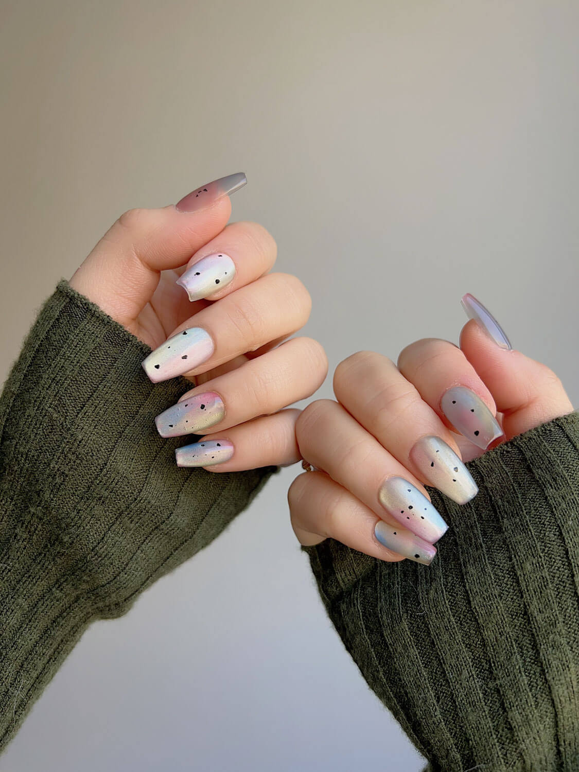 Cat-Eye-Nails-Glow-Dreamy-Color-Short-Coffin-Nails