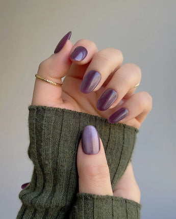 Purple Cat-Eye press-on nails in short oval shape — Dusty Purple cat eye