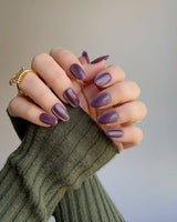 Purple Cat-Eye press-on nails in short oval shape — Dusty Purple cat eye