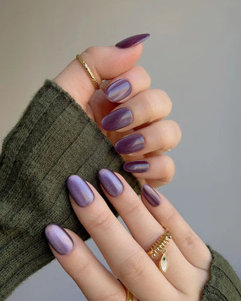 Purple Cat-Eye press-on nails in short oval shape — Dusty Purple cat eye