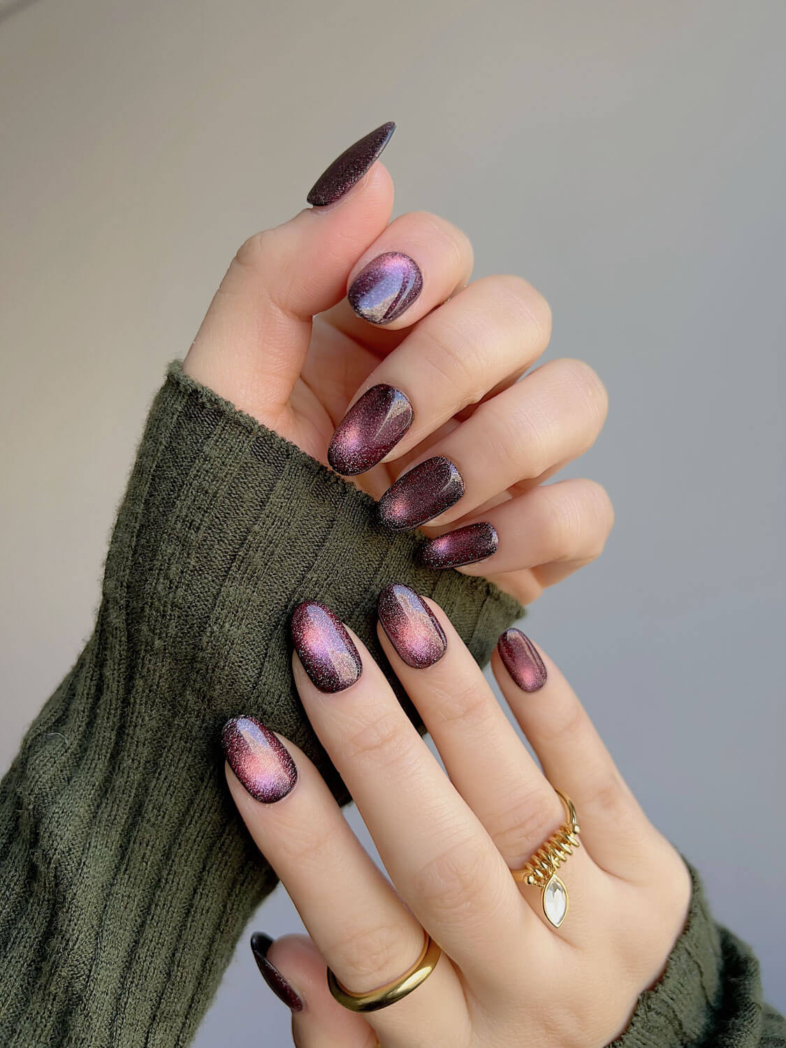 Cat-eye-Chase-nails-Firework-Short-Oval-Press-On-Nails
