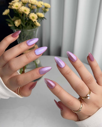Ongles press-on faits main Aurora Mirage présentant Dusty Rose, Velvet Cat Eye.