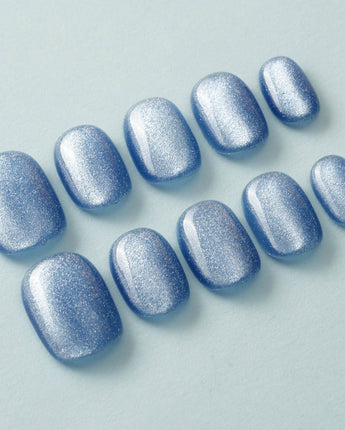 Sky Cat-eye nail art close-up showing blue cat eye nails details