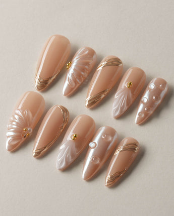 Venus pearly shell manicure set with glossy nude finish and gold accents
