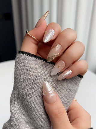 Venus press-on nails by Joyee Nails