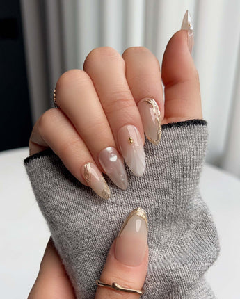 Venus custom-size shell nail set with pearl finish and gold decoration