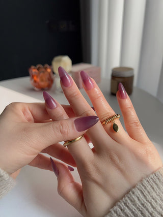 Umeboshi Sauce press-on nails by Joyee Nails