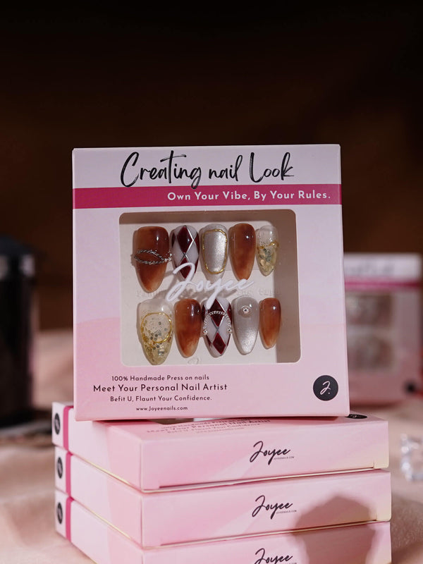 2.Luxury Vintage Gold Short Almond Press-On Nails: