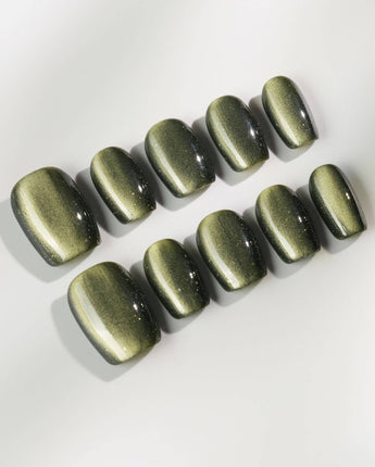 Alga nail art close-up showing Deep Dark Green, Cat Eye Glossy Effect. details