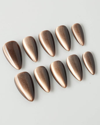 Arabica Cat-eye in short stiletto shape with caramel brown magnetic shine