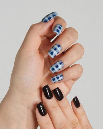 Blue and black checkered press-on nail set