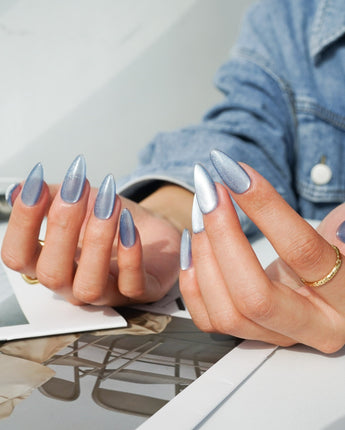 Sky Cat-eye handmade press-on nails featuring blue cat eye nails