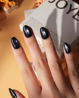 Comet spotlight cat eye press on nails, black with a cool silver magnetic glow - image 5
