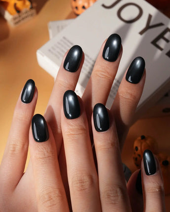 Comet spotlight cat eye press on nails, black with a cool silver magnetic glow - image 3