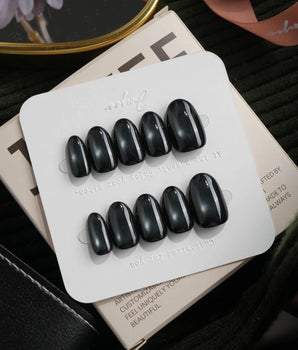 Comet spotlight cat eye press on nails, black with a cool silver magnetic glow - image 2