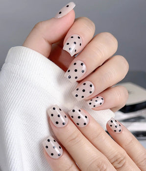 Dot Noir-Mini nail set with nude and black contrast plus playful retro polka dots