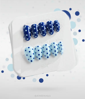 Ongles press-on faits main Blue Swirl avec pois bleu marine et bleu clair