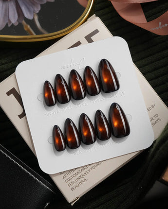 Ember spotlight cat eye press on nails, dark coffee brown with a glowing amber magnetic spot - image 2