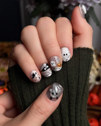 Ghost Coco nail art close-up showing Silver Glitter Halloween, 3D Ghost & Mummy. details