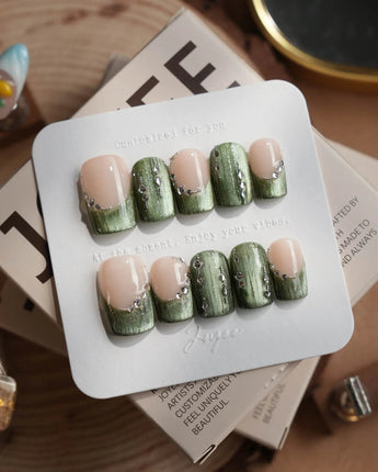 Gilded Pine nails — Elegant Forest Green Cat-eye, by Joyee Nails