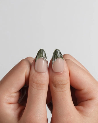 Gilded Pine nails — Elegant Forest Green Cat-eye, by Joyee Nails