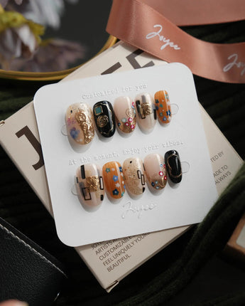 Golden Kiss short oval press-on nails