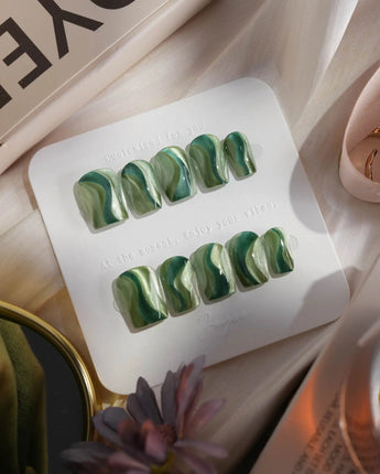 Green Ribbons nails in extra short coffin — Mori Dark Green &