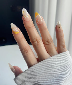 BeeBee Nails handmade press-on nails featuring Daisy & Bee, Yellow French.