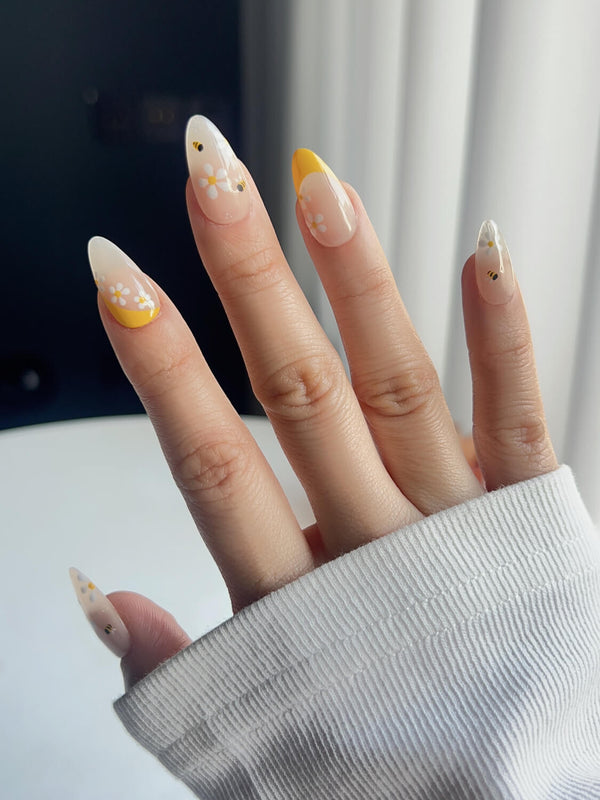 BeeBee Nails handmade press-on nails featuring Daisy & Bee, Yellow French.
