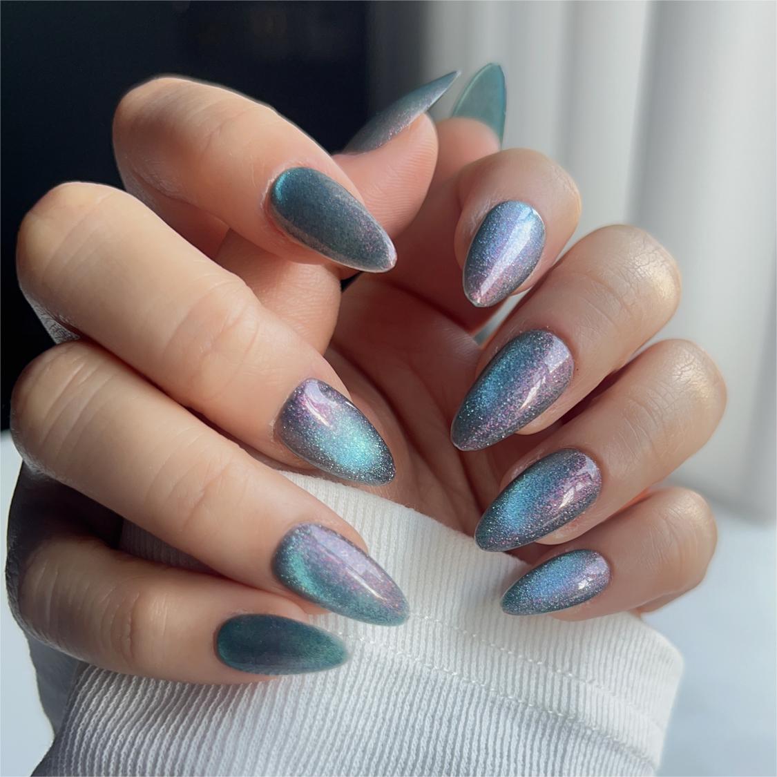 1. Joyeenails Cat Eye Nails