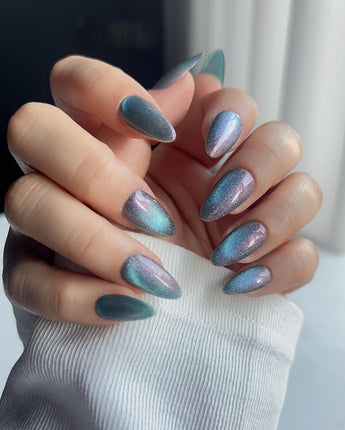 Spinning Aurora nails — Gradient Duo-chrome Cat-eye with by Joyee Nails