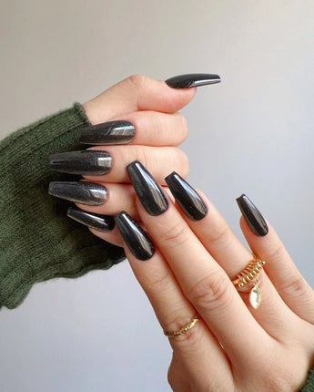 Black Cat-eye nail art close-up showing black cat eye details