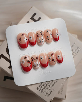 Lucky you press-on nails in short oval shape — Red French, Daisy & Ladybug.