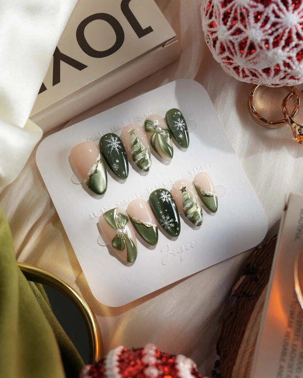 Luxury emerald holiday nails with cat-eye shimmer