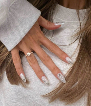Metallic Patterned White Nails - Joyeenails - RY013-XS / Medium Almond