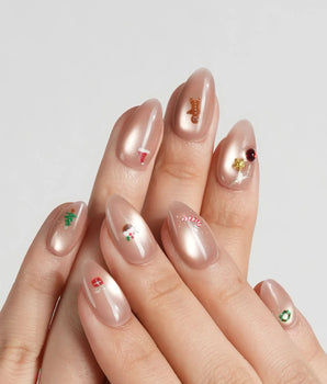 Mini Noel nail art close-up showing nude cat eye christmas icons details