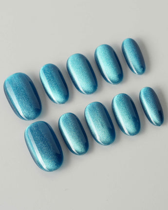Blue Sky Cat-eye press-on nails in short oval shape — Peacock Blue cat eye 