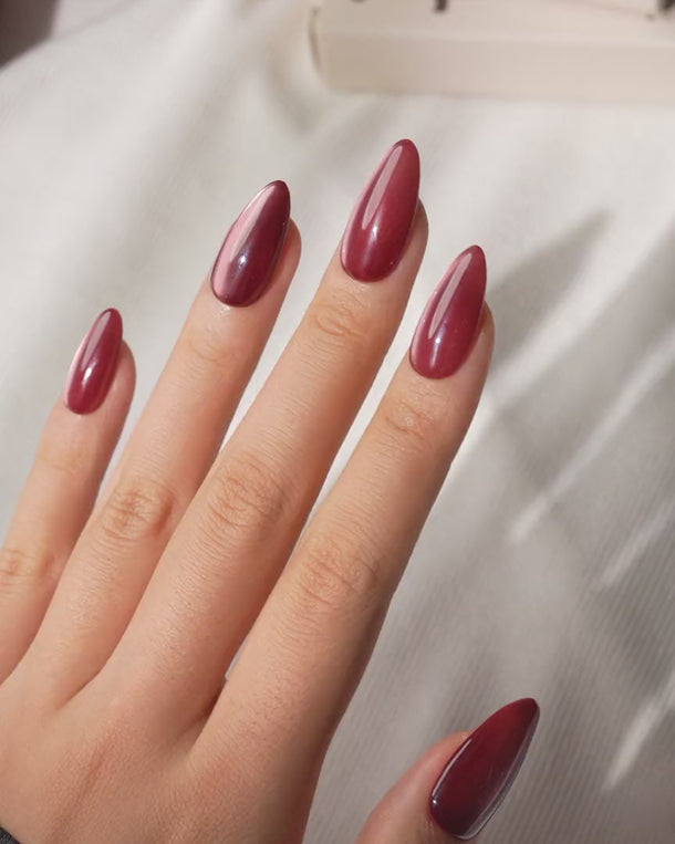 Berry Cat Eye Rosehip (CE193) magnetic velvet handmade press-on nails - product video